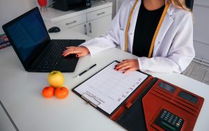 A certified nutritionist in the clinic